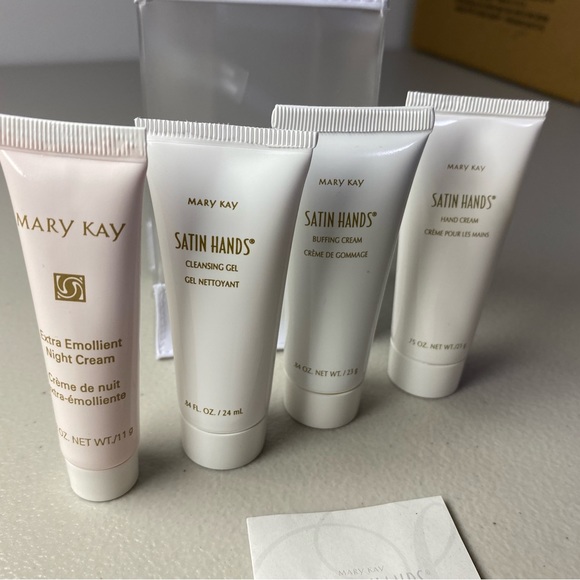 Mary Kay Travel Size Satin Hands Pampering Set NWOT - Picture 2 of 5